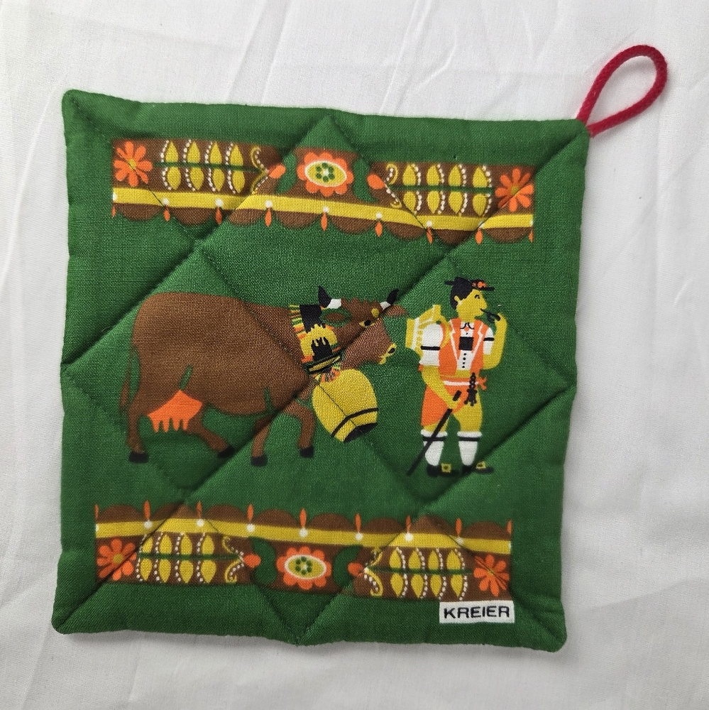 Green Kreier Potholder with Folk Art Design 6"